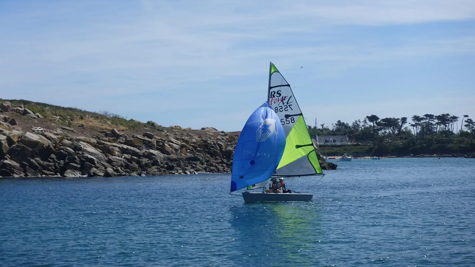 Dériveur Feva avec son spi